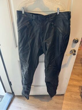 Harley-Davidson. Man’s  Black Leather Pants - Classic Motorcycle Style size 38